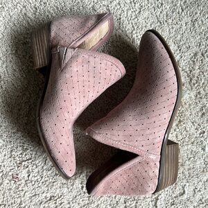 Lucky Brand Pink Blush Suede Kelbie Bootie Boots Slip On 8